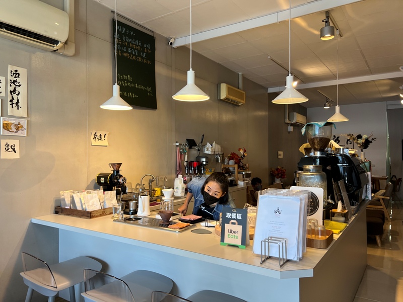 mesecoffee02 台東-草月咖啡館 一杯冰咖啡躲豔陽 店貓太可愛