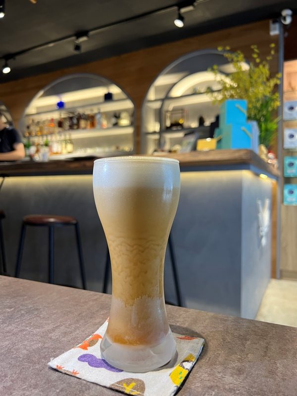 sunwings8-rotated 中山-日翼 咖啡酒吧 啤酒般泡沫細緻的冰咖啡