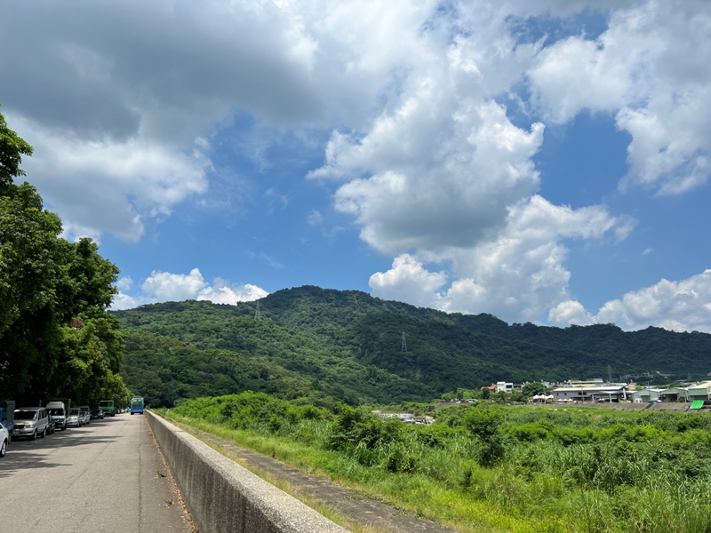 sandingg02 太平-三汀山/咬人狗坑步道 視野遼闊看盡台中城市景觀