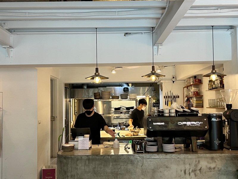 mirrorroom05 台中西區-Mirror Room簡約明亮漂亮空間 特色餐點有點澳洲風