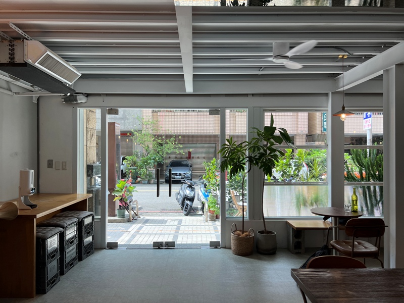 mirrorroom12 台中西區-Mirror Room簡約明亮漂亮空間 特色餐點有點澳洲風