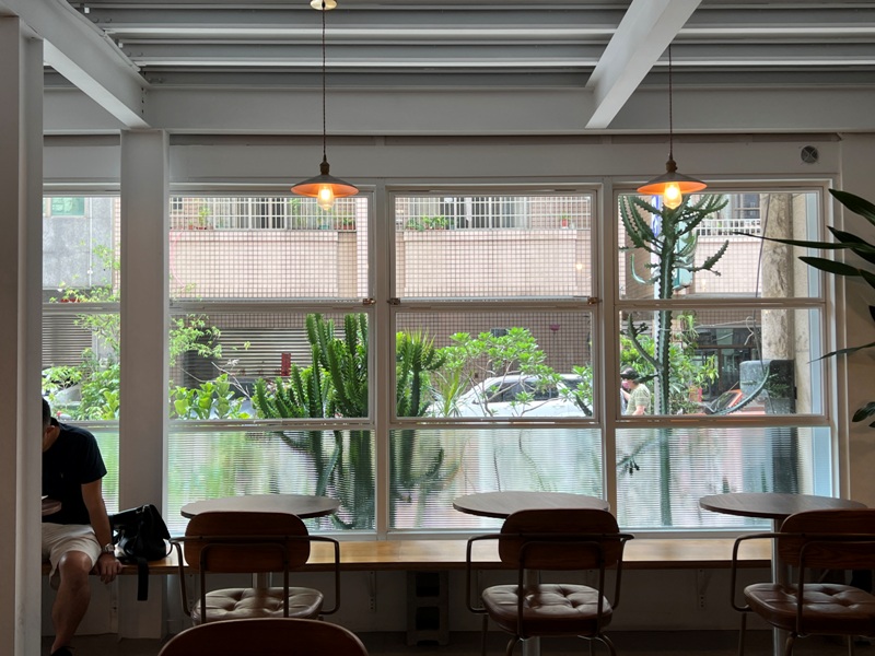 mirrorroom13 台中西區-Mirror Room簡約明亮漂亮空間 特色餐點有點澳洲風