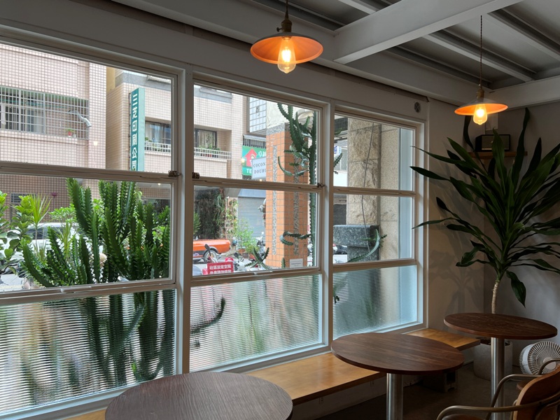 mirrorroom14 台中西區-Mirror Room簡約明亮漂亮空間 特色餐點有點澳洲風