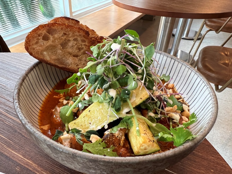 mirrorroom21 台中西區-Mirror Room簡約明亮漂亮空間 特色餐點有點澳洲風