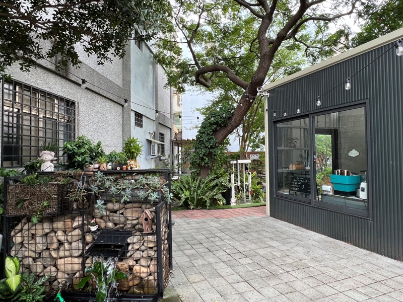 tonari05 竹北-隔壁咖啡 住宅區貨櫃好特別 自帶庭院好休閒