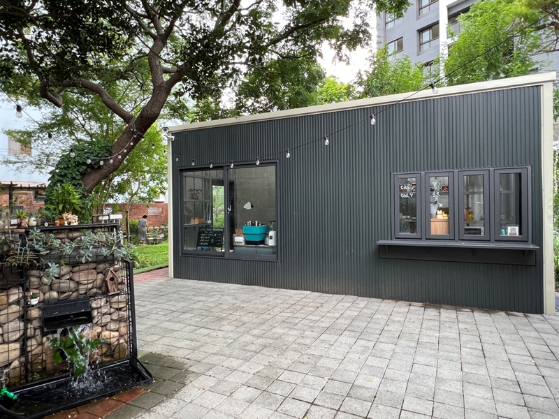 tonari06 竹北-隔壁咖啡 住宅區貨櫃好特別 自帶庭院好休閒