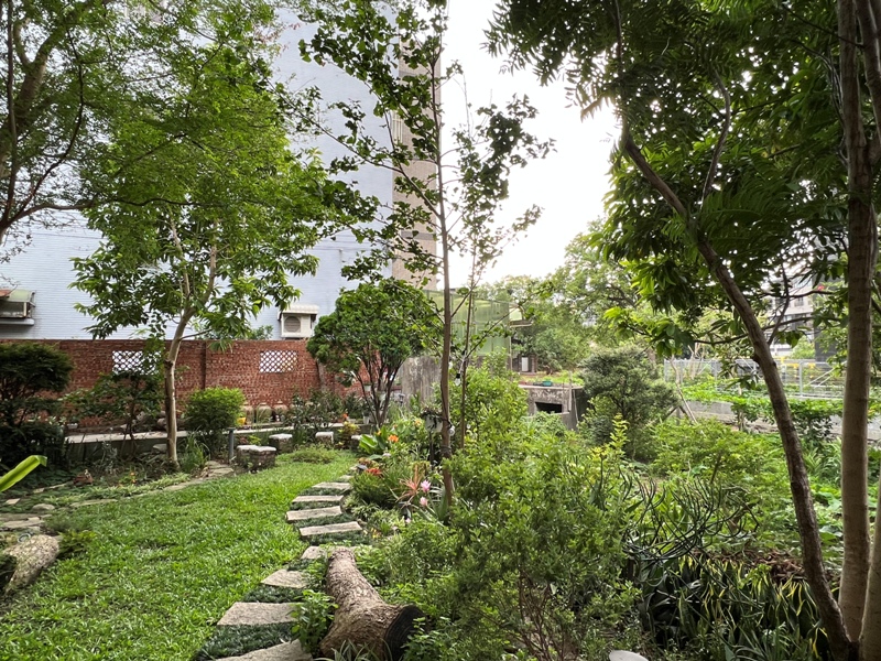 tonari10 竹北-隔壁咖啡 住宅區貨櫃好特別 自帶庭院好休閒