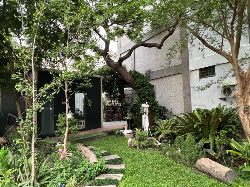 tonari11 竹北-隔壁咖啡 住宅區貨櫃好特別 自帶庭院好休閒