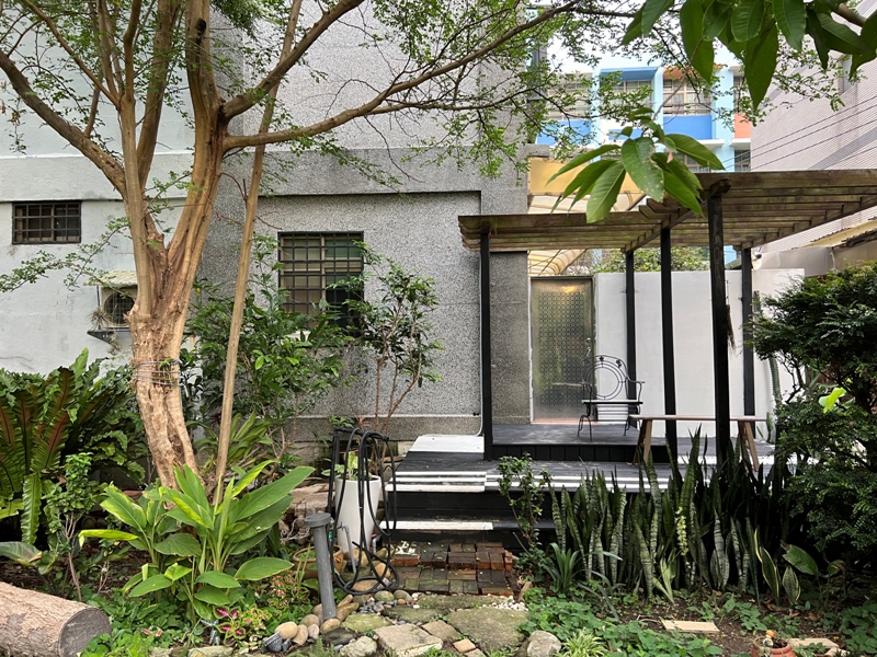 tonari12 竹北-隔壁咖啡 住宅區貨櫃好特別 自帶庭院好休閒