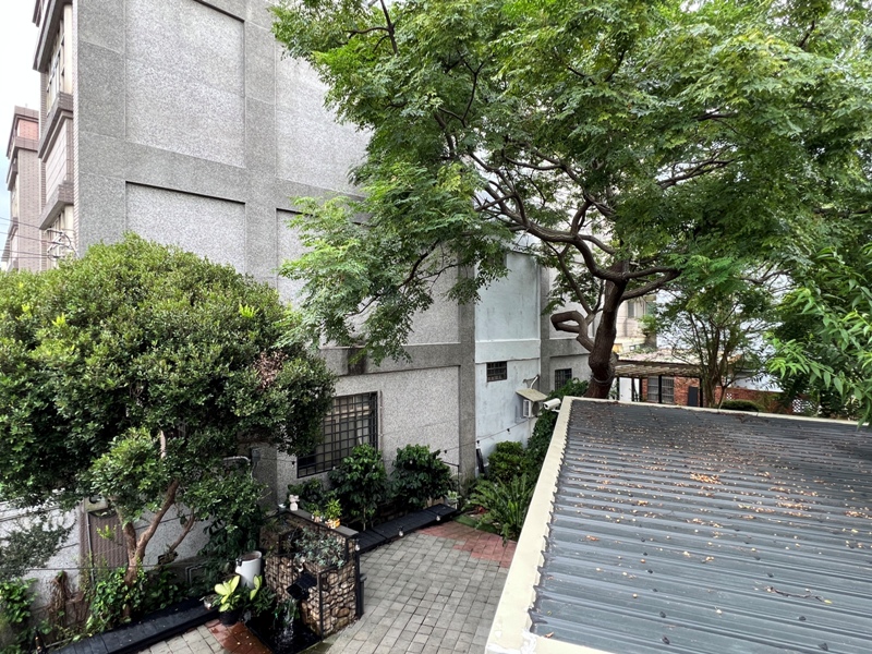 tonari13 竹北-隔壁咖啡 住宅區貨櫃好特別 自帶庭院好休閒