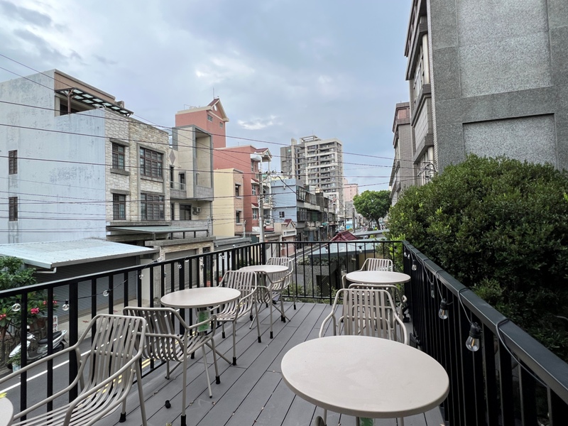 tonari14 竹北-隔壁咖啡 住宅區貨櫃好特別 自帶庭院好休閒