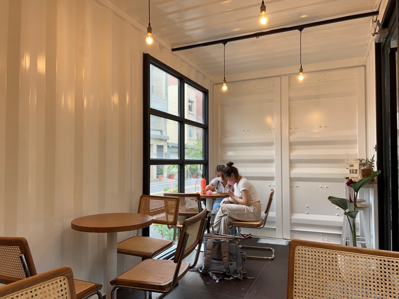 tonari15 竹北-隔壁咖啡 住宅區貨櫃好特別 自帶庭院好休閒