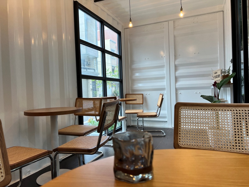 tonari16 竹北-隔壁咖啡 住宅區貨櫃好特別 自帶庭院好休閒