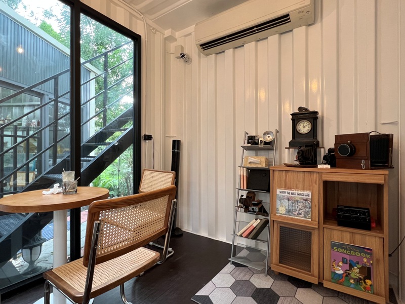 tonari17 竹北-隔壁咖啡 住宅區貨櫃好特別 自帶庭院好休閒