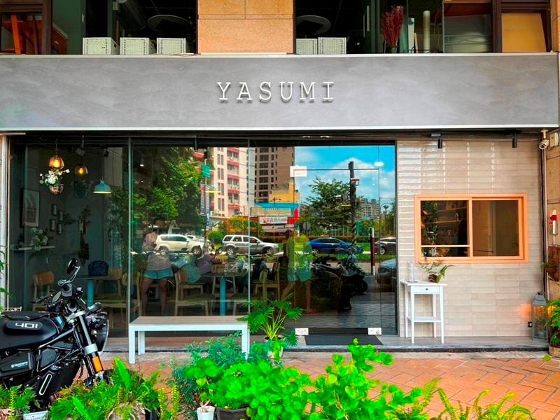 yasumi1 台中南區-Yasumi Coffee 椰子樹海景拉花 悠閒愜意