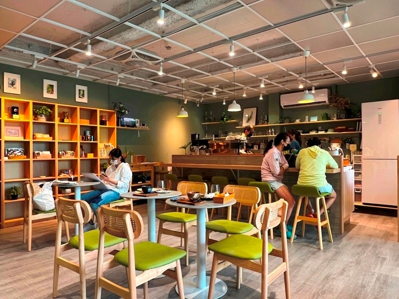 yasumi3 台中南區-Yasumi Coffee 椰子樹海景拉花 悠閒愜意