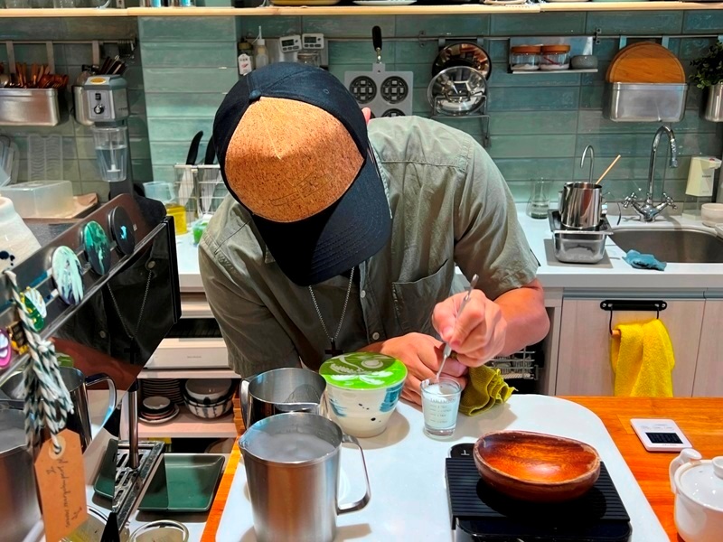 台中南區-Yasumi Coffee 椰子樹海景拉花 悠閒愜意