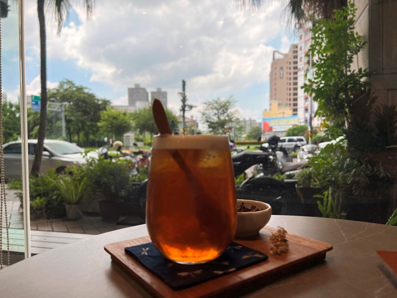 yasumi8 台中南區-Yasumi Coffee 椰子樹海景拉花 悠閒愜意