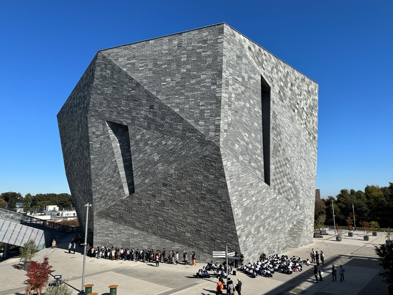 kadokawamusashino06 Saitama-角川武藏野博物館 隈研吾石石堆疊的巨石建築