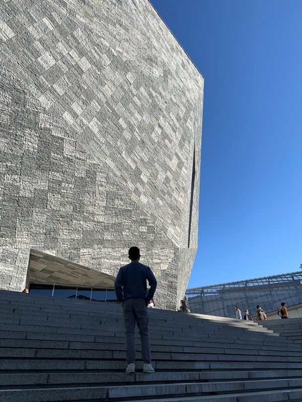 kadokawamusashino09-rotated Saitama-角川武藏野博物館 隈研吾石石堆疊的巨石建築