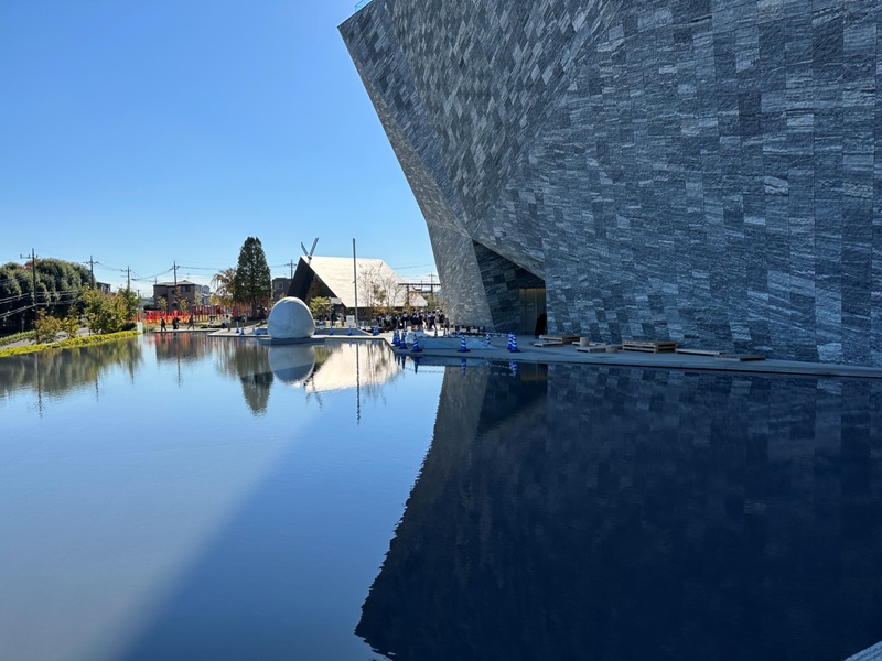 kadokawamusashino10 Saitama-角川武藏野博物館 隈研吾石石堆疊的巨石建築