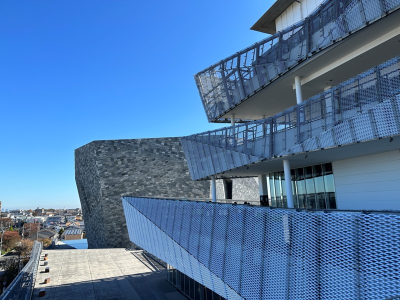 kadokawamusashino12 Saitama-角川武藏野博物館 隈研吾石石堆疊的巨石建築