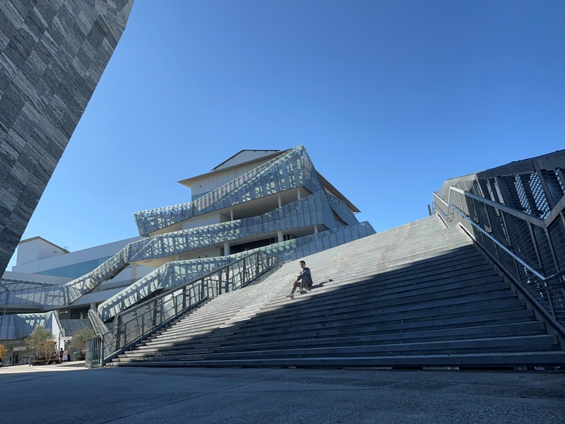 kadokawamusashino17 Saitama-角川武藏野博物館 隈研吾石石堆疊的巨石建築