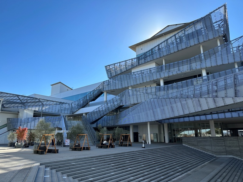 kadokawamusashino18 Saitama-角川武藏野博物館 隈研吾石石堆疊的巨石建築