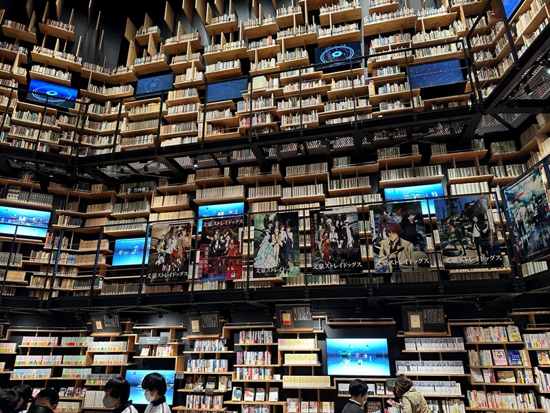 kadokawamusashino19 Saitama-角川武藏野博物館 隈研吾石石堆疊的巨石建築