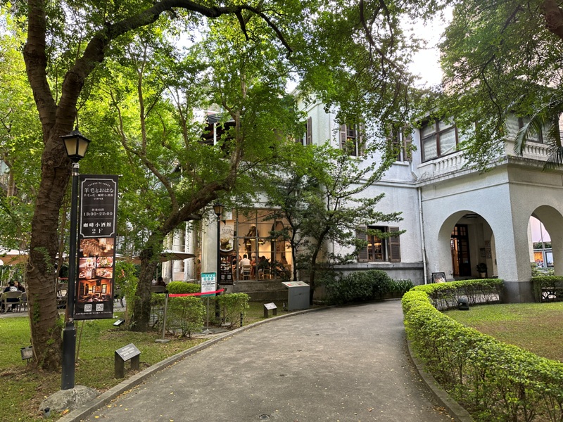 中山-建築優雅咖啡溫潤 白色古蹟的優雅光點與羊毛與花