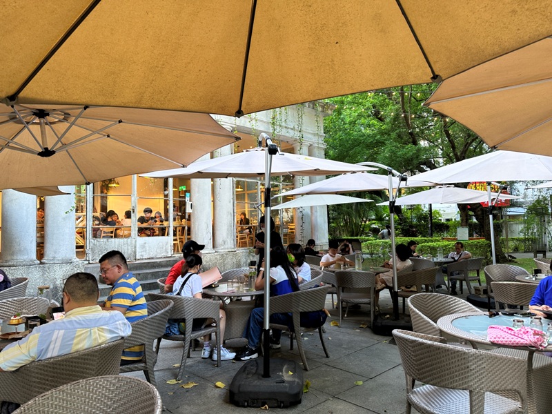 lightspot10 中山-建築優雅咖啡溫潤 白色古蹟的優雅光點與羊毛與花