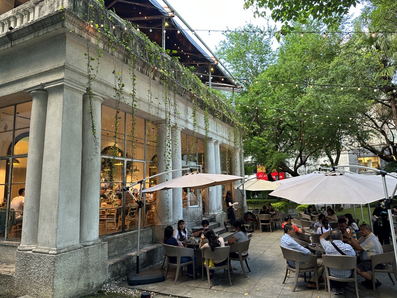 lightspot11 中山-建築優雅咖啡溫潤 白色古蹟的優雅光點與羊毛與花