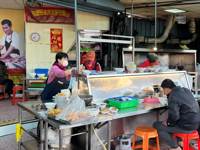 saltycongee2 台南中西區-阿堂鹹粥 果真名店的門庭若市