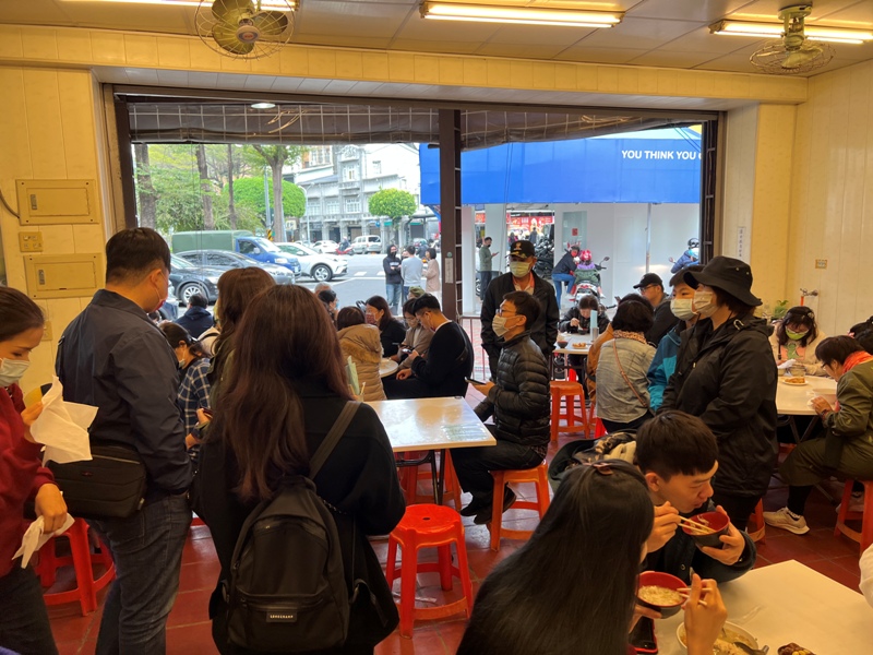 saltycongee3 台南中西區-阿堂鹹粥 果真名店的門庭若市