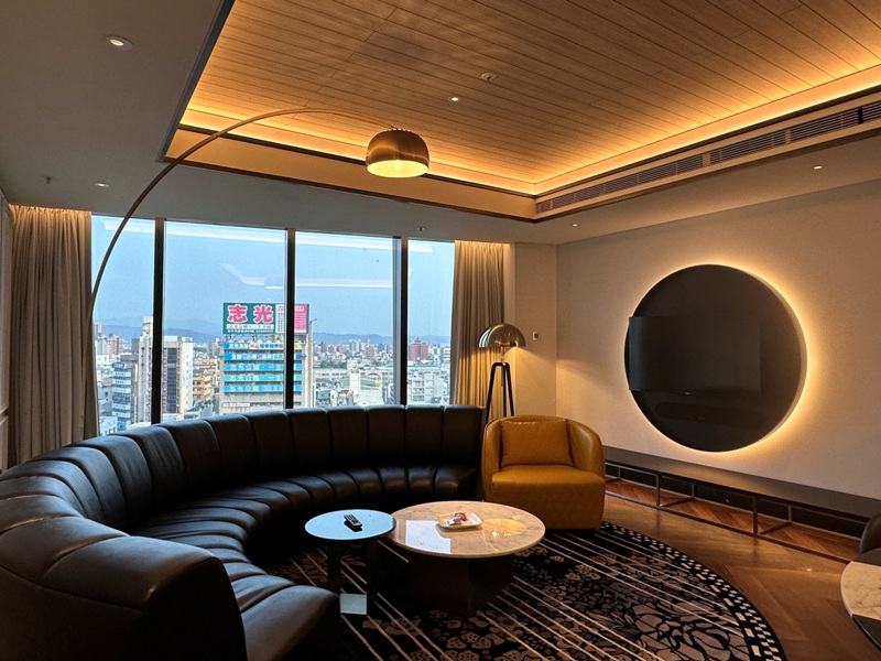 lemeridientaichung12 台中中區-李方艾美 現代摩登 台中車站新亮點