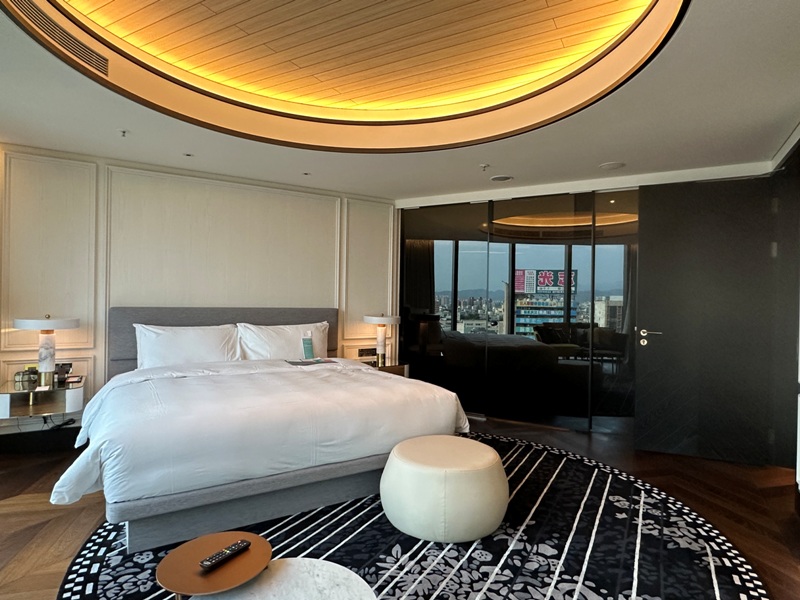 lemeridientaichung18 台中中區-李方艾美 現代摩登 台中車站新亮點