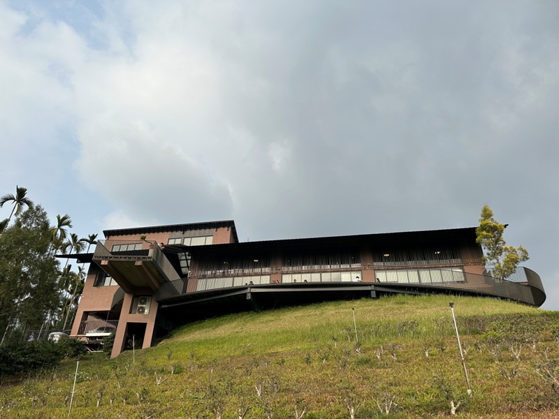 lugaocafe17102 魚池-鹿篙咖啡 茶園配遠山 一杯咖啡度午後