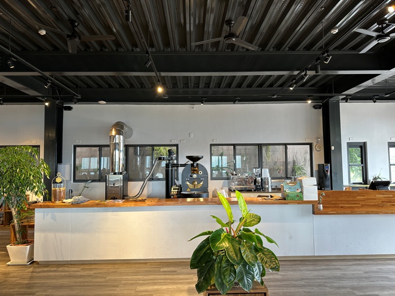 lugaocafe17113 魚池-鹿篙咖啡 茶園配遠山 一杯咖啡度午後