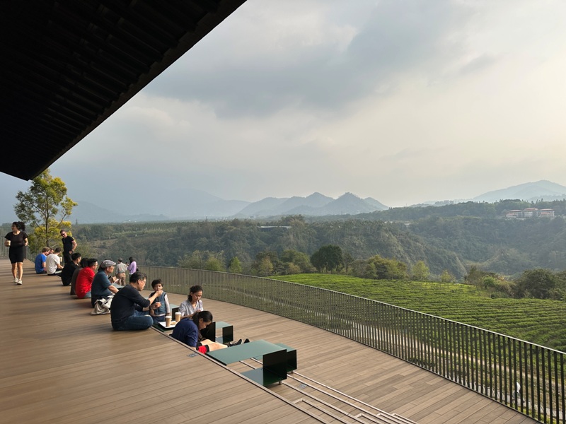 lugaocafe17116 魚池-鹿篙咖啡 茶園配遠山 一杯咖啡度午後