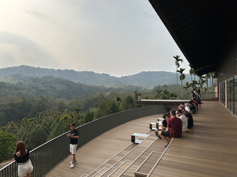 lugaocafe17118 魚池-鹿篙咖啡 茶園配遠山 一杯咖啡度午後