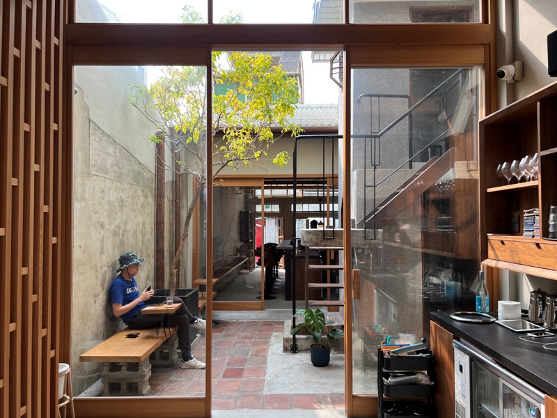 台南北區-Swallow Tainan嚥 清晨到深夜 咖啡館到酒吧