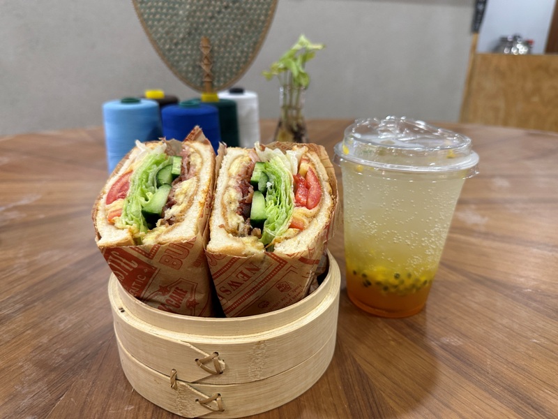 xinxin01111 台中中區-欣欣乾洗廠(福利社) 復古洗衣店裡吃創意早點