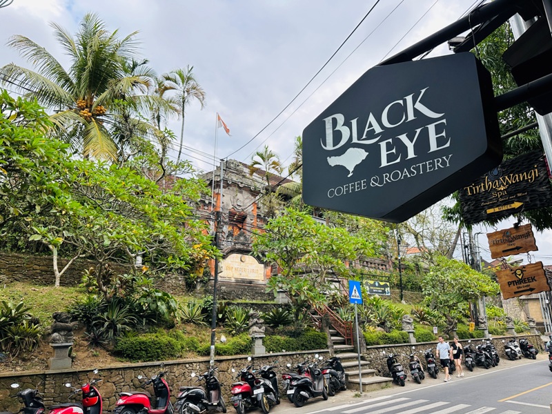 Bali-Black Eye烏布大街 在地咖啡館