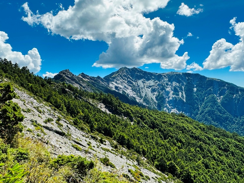 Guanshanling5226 桃源-百岳編號77 南橫三星之關山嶺山 視野開闊輕鬆走