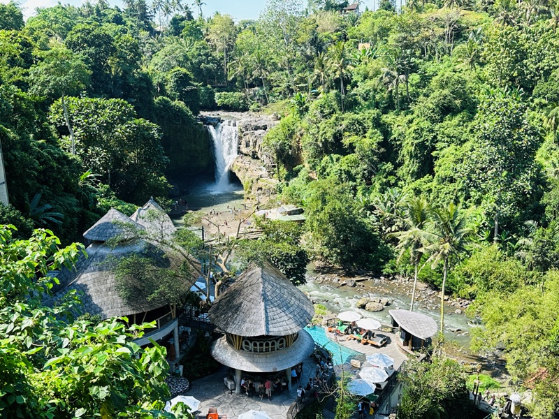 Bali-天然瀑布時尚景點Tenenungan在烏布
