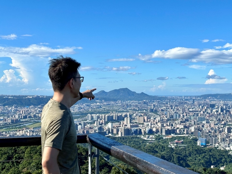 土城-15分鐘登頂太輕鬆 秋遊天上山太舒爽