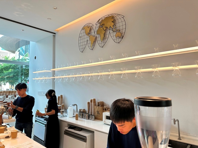 arabicacentralworld06 Bangkok-%Arabica Coffee(Central World)方塊設計貫串全店