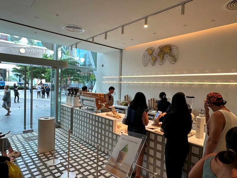 arabicacentralworld08 Bangkok-%Arabica Coffee(Central World)方塊設計貫串全店