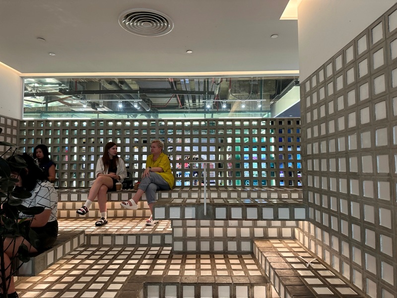 arabicacentralworld10 Bangkok-%Arabica Coffee(Central World)方塊設計貫串全店