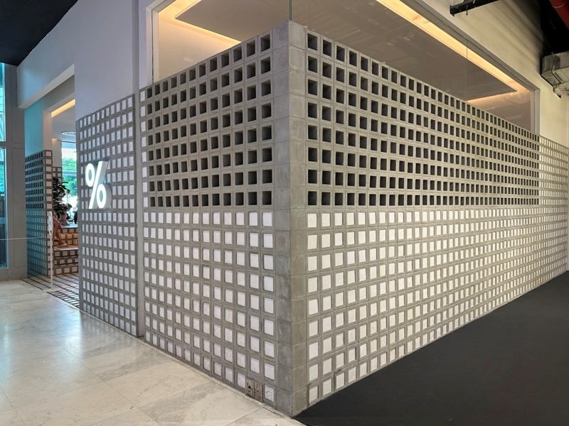 arabicacentralworld13 Bangkok-%Arabica Coffee(Central World)方塊設計貫串全店